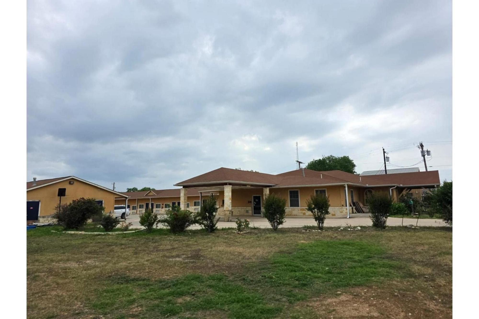 Budget Host Inn Jourdanton Exterior foto