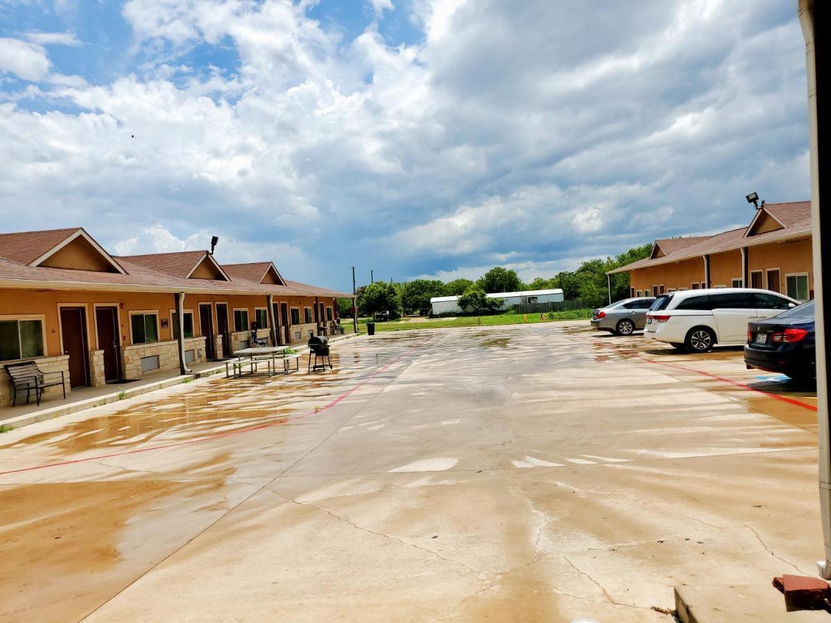 Budget Host Inn Jourdanton Exterior foto