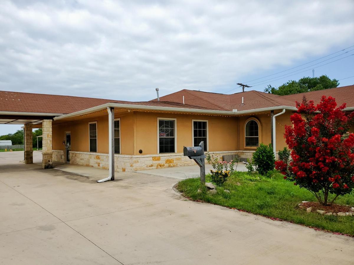 Budget Host Inn Jourdanton Exterior foto