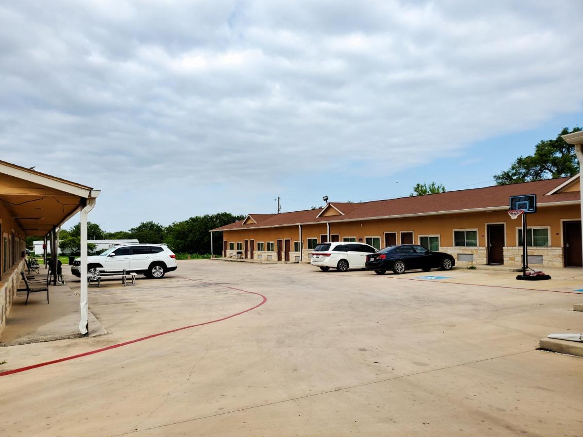 Budget Host Inn Jourdanton Exterior foto